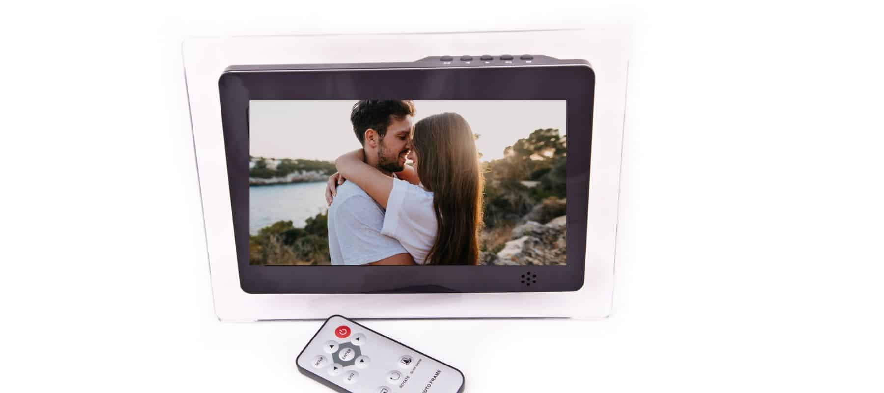A digital photo frame for displaying couples' photos