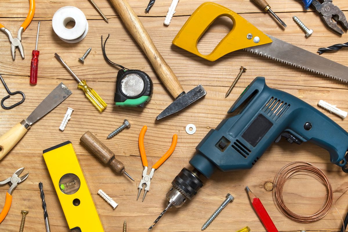 Un ensemble d'outils de bricolage pour le passionné de travaux manuels