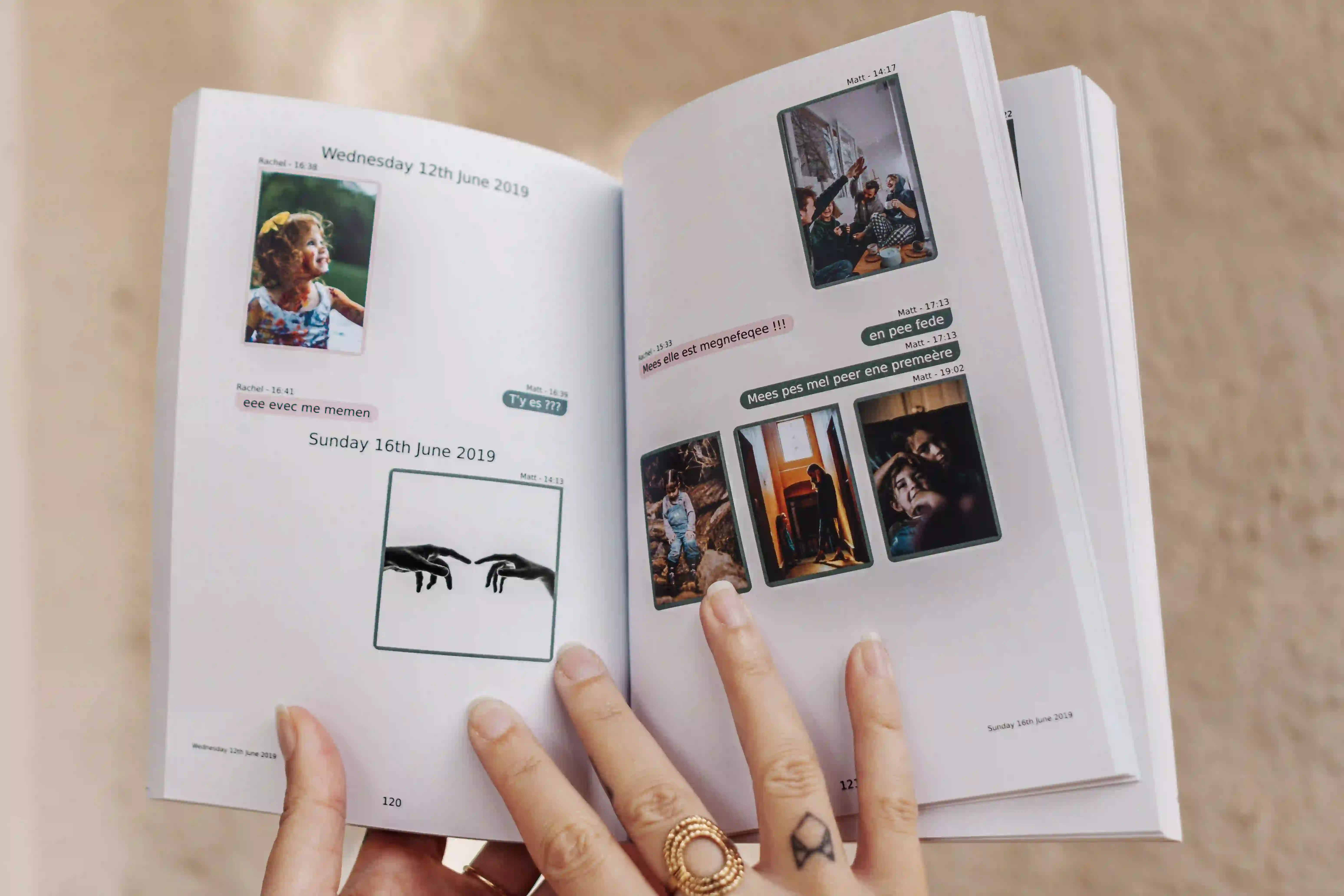 Création d'un livre souvenirs à partir de messages écrits